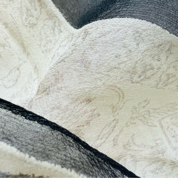 Giorgio Armani Le Collezioni  Silk Scarf. - Picture 9 of 12